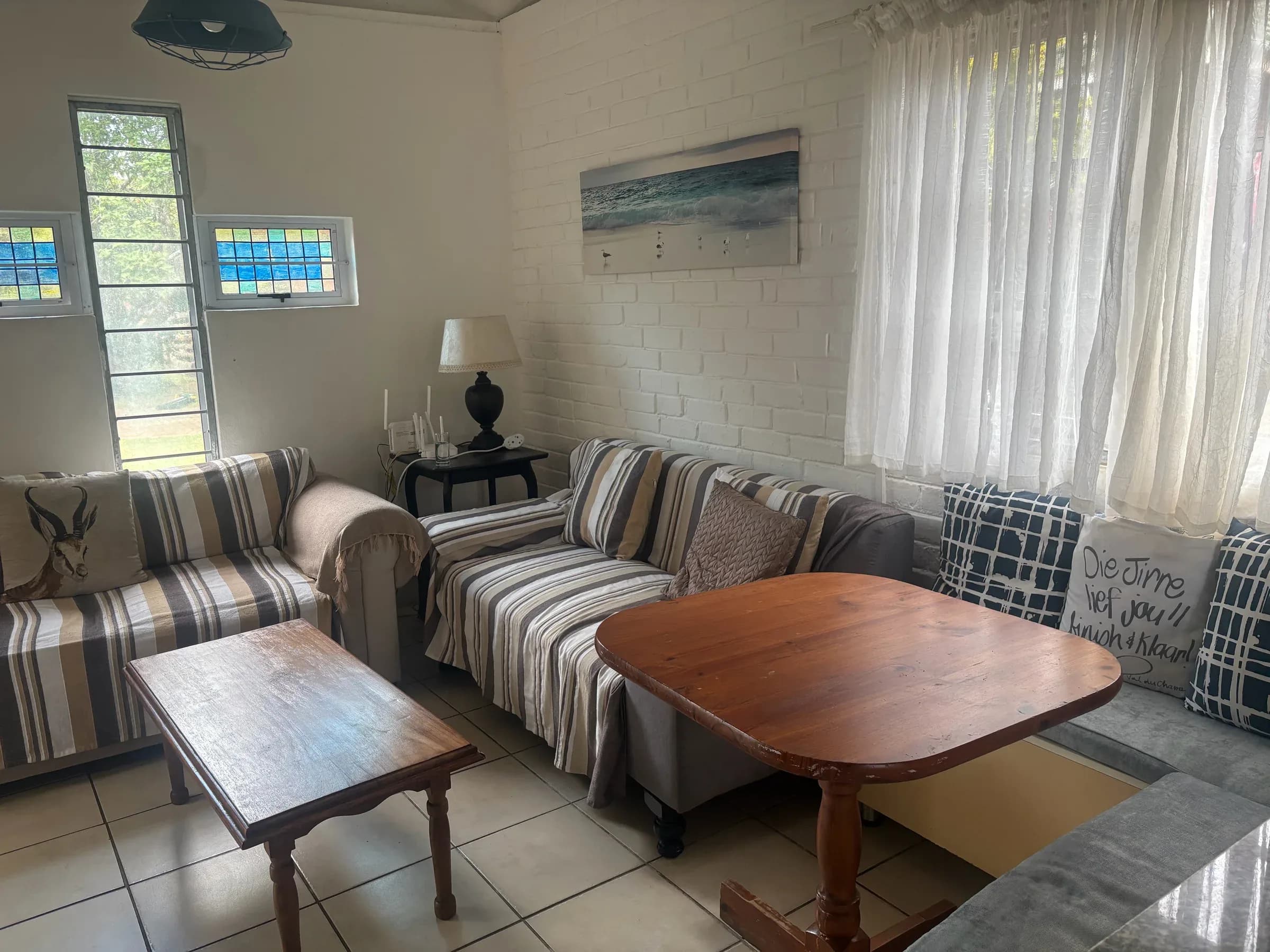 Lounge and dining nook
