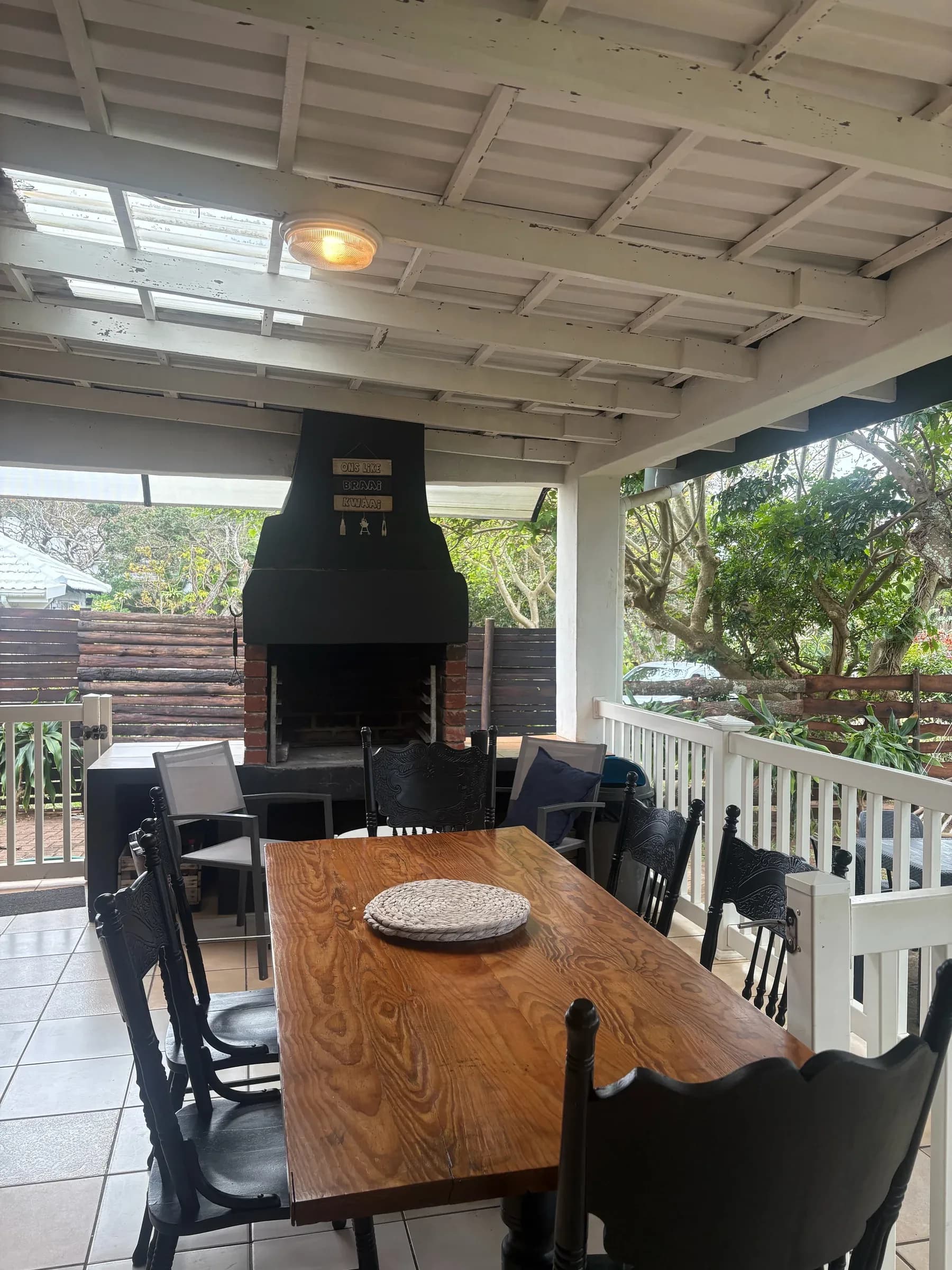 Outdoor dining table and built-in braai on the stoep